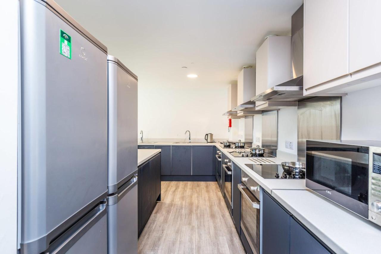 Spacious Ensuite Room With Shared Kitchen Линкольн Экстерьер фото
